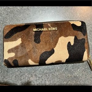 Michael Kors Jet Set Camo Continental Wallet